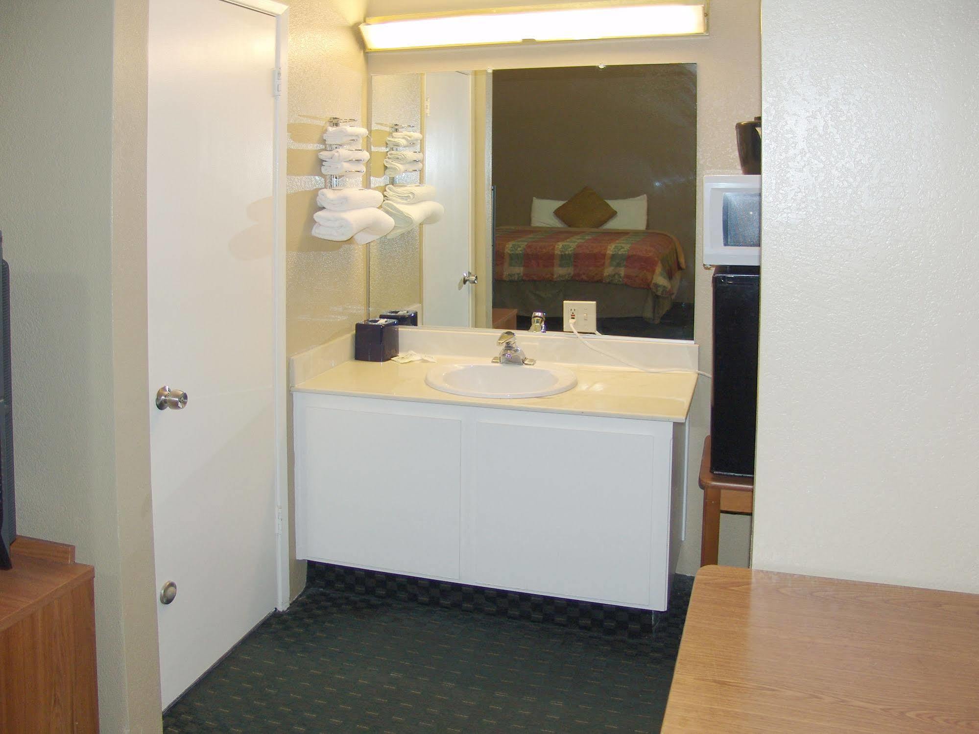 Holland Inn And Suites Taft Екстериор снимка